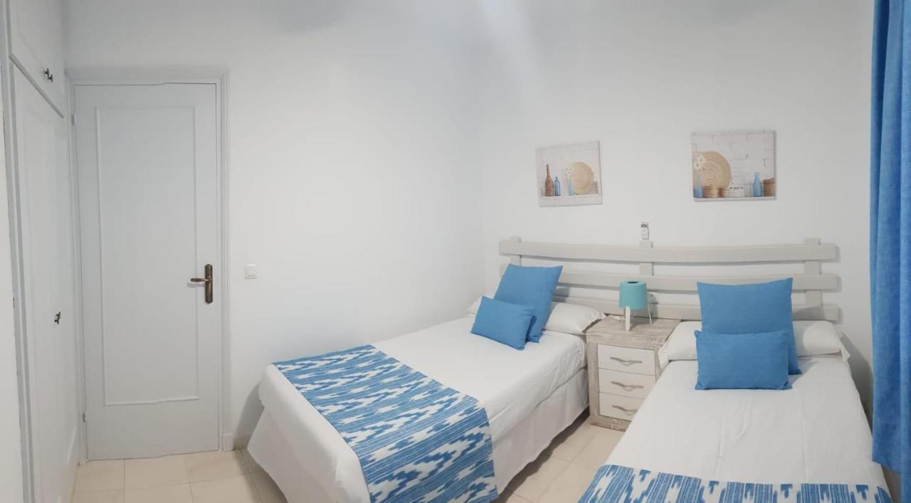 Apartamentos Delfines Кала-Бланка Экстерьер фото